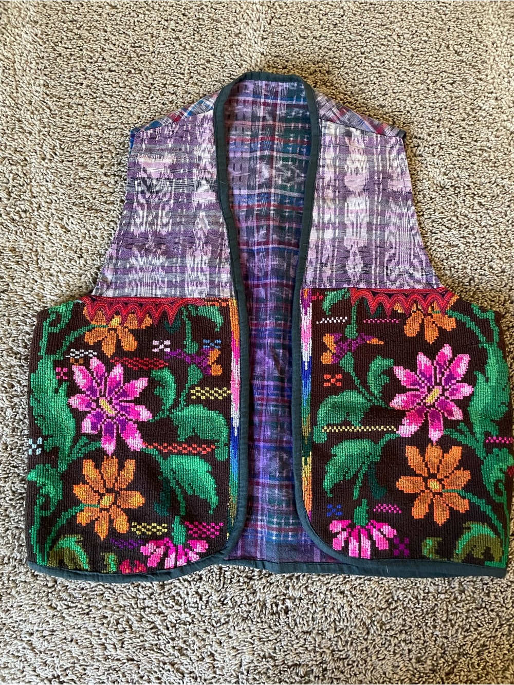 Vtg Guatemalan Hand Embroidered Floral Vest Boho Festival Folk Art Mayan Sz M